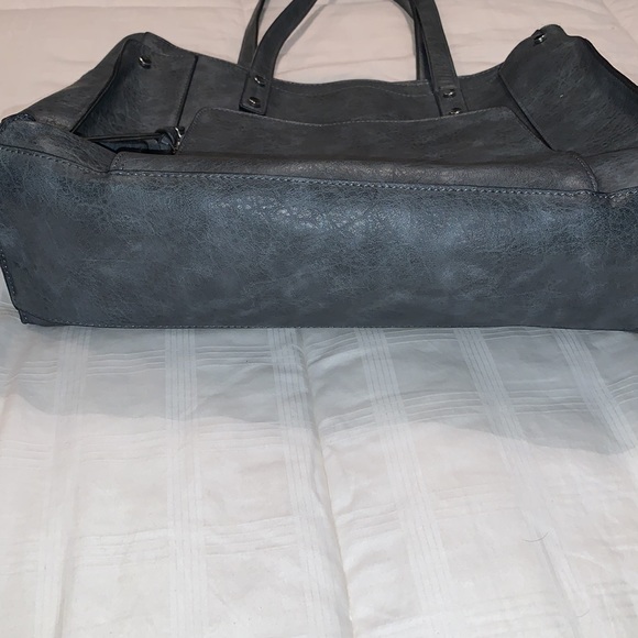 Gray Faux Leather Purse by Francesca’s with Multi Compartments - Picture 2 of 5